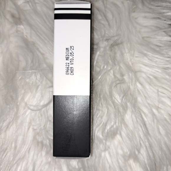 Mary kay Matte Liquid Makeup Medium. - Picture 4 of 5
